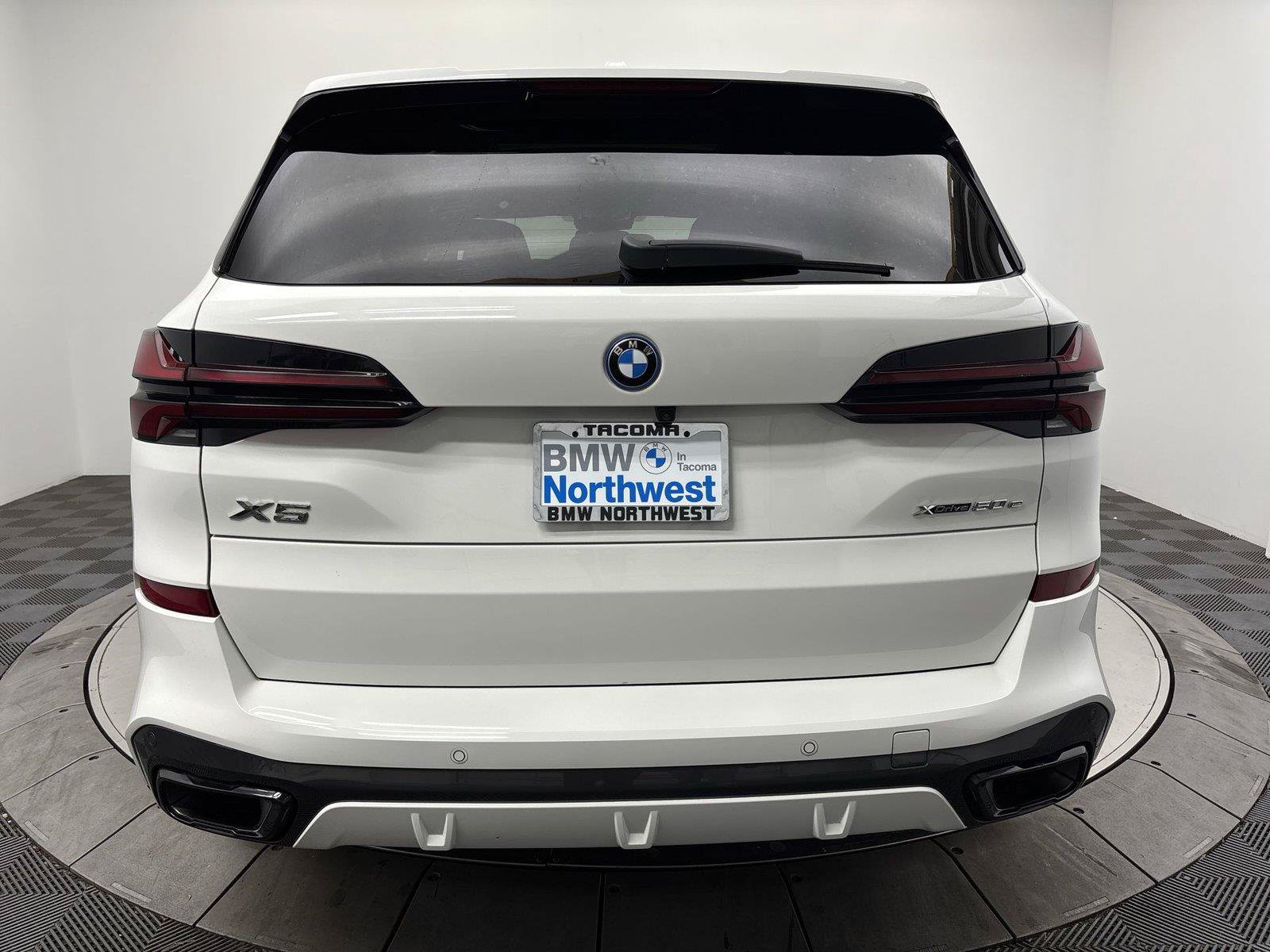 Used 2024 BMW X5 xDrive50e w/ Executive Package AWD/4WD image 3