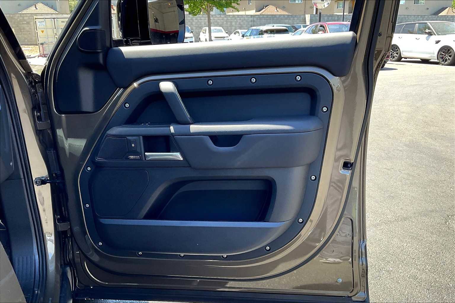 New 2025 Land Rover Defender 110 X-Dynamic SE image 30