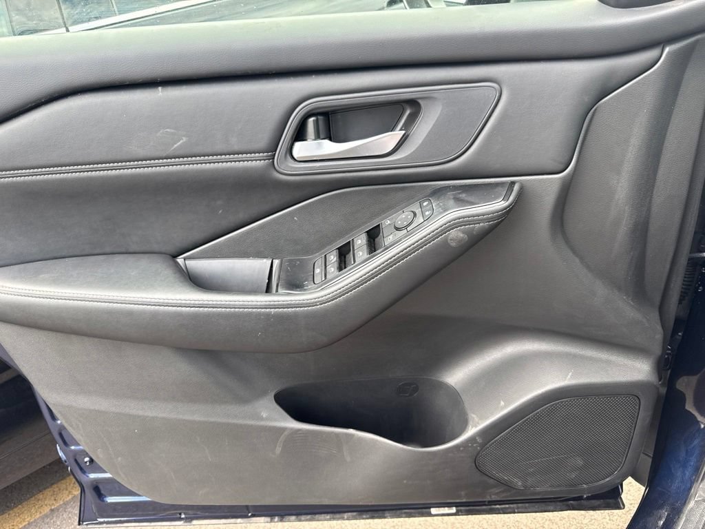Used 2026 Nissan Rogue SL AWD/4WD image 9