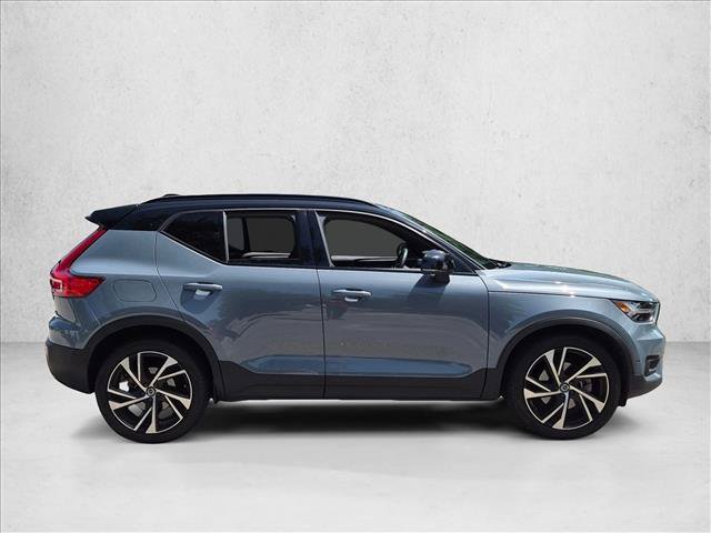 Used 2022 Volvo XC40 T5 R-Design w/ Advanced Package AWD/4WD image 4
