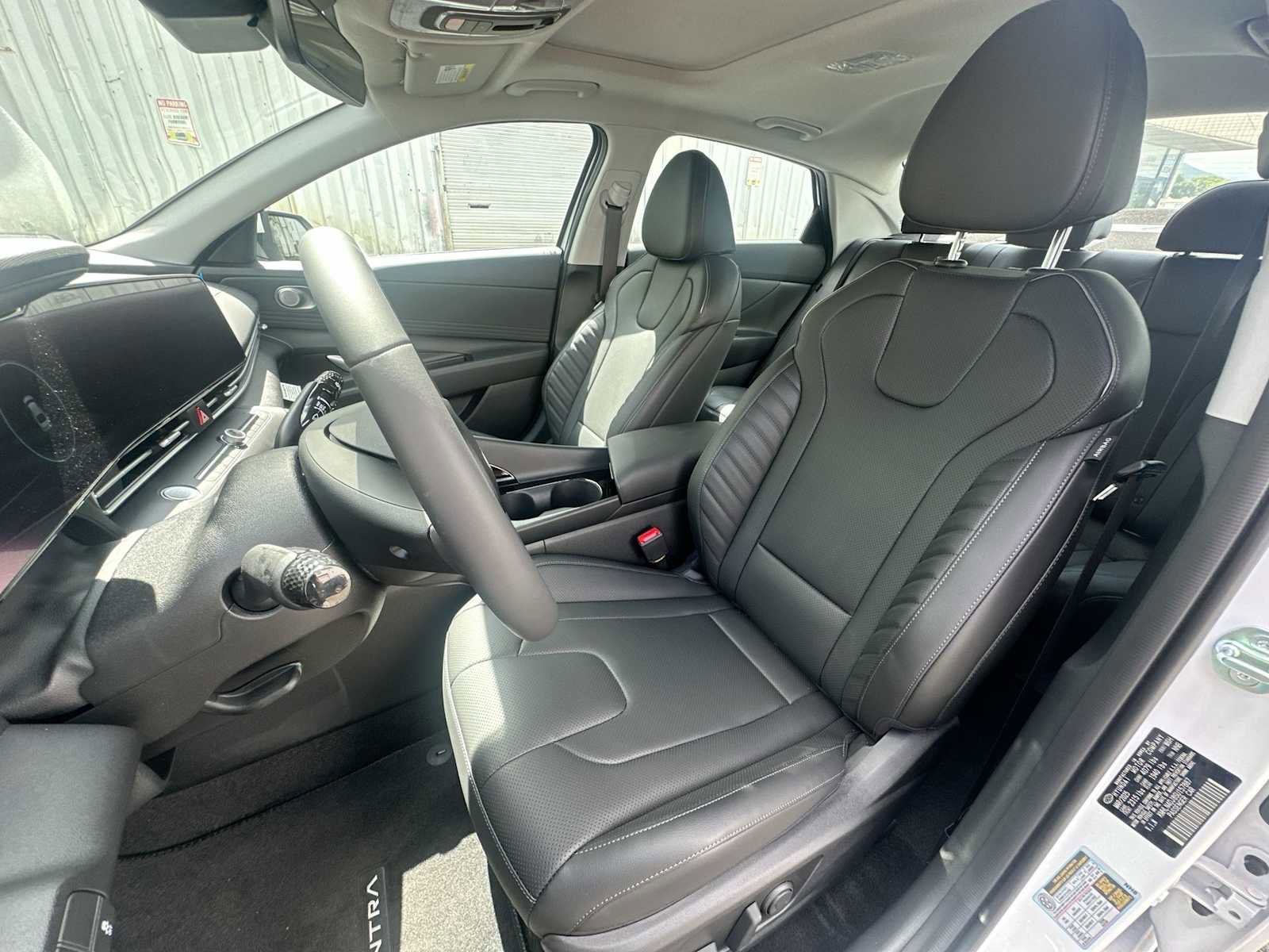 New 2025 Hyundai Elantra Limited FWD image 13