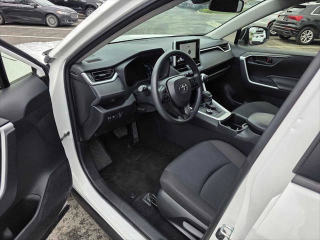 Used 2025 Toyota RAV4 LE AWD/4WD image 18