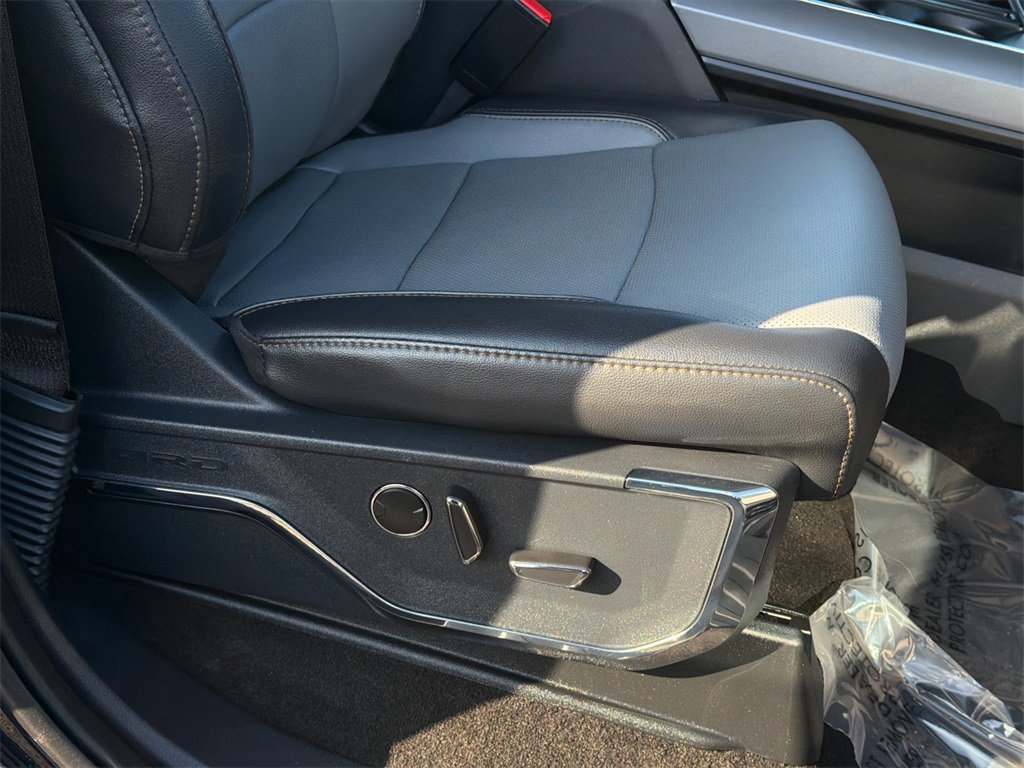 Used 2023 Ford F150 Lightning Lariat image 11