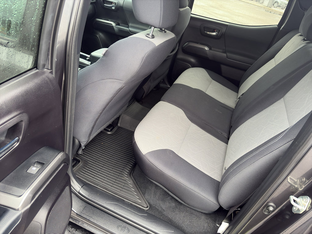 Used 2020 Toyota Tacoma TRD Sport image 12