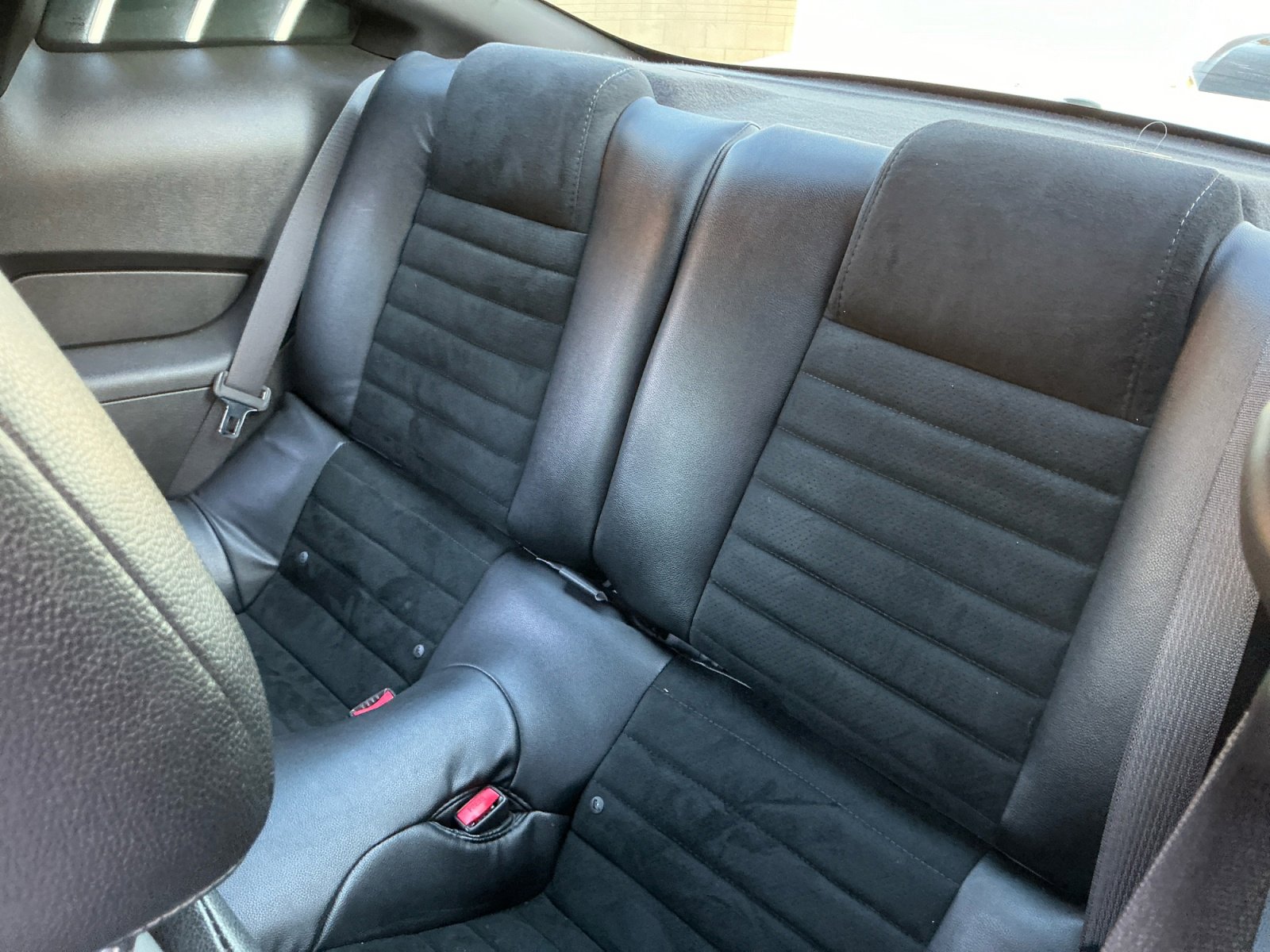 Used 2010 Ford Mustang GT image 19