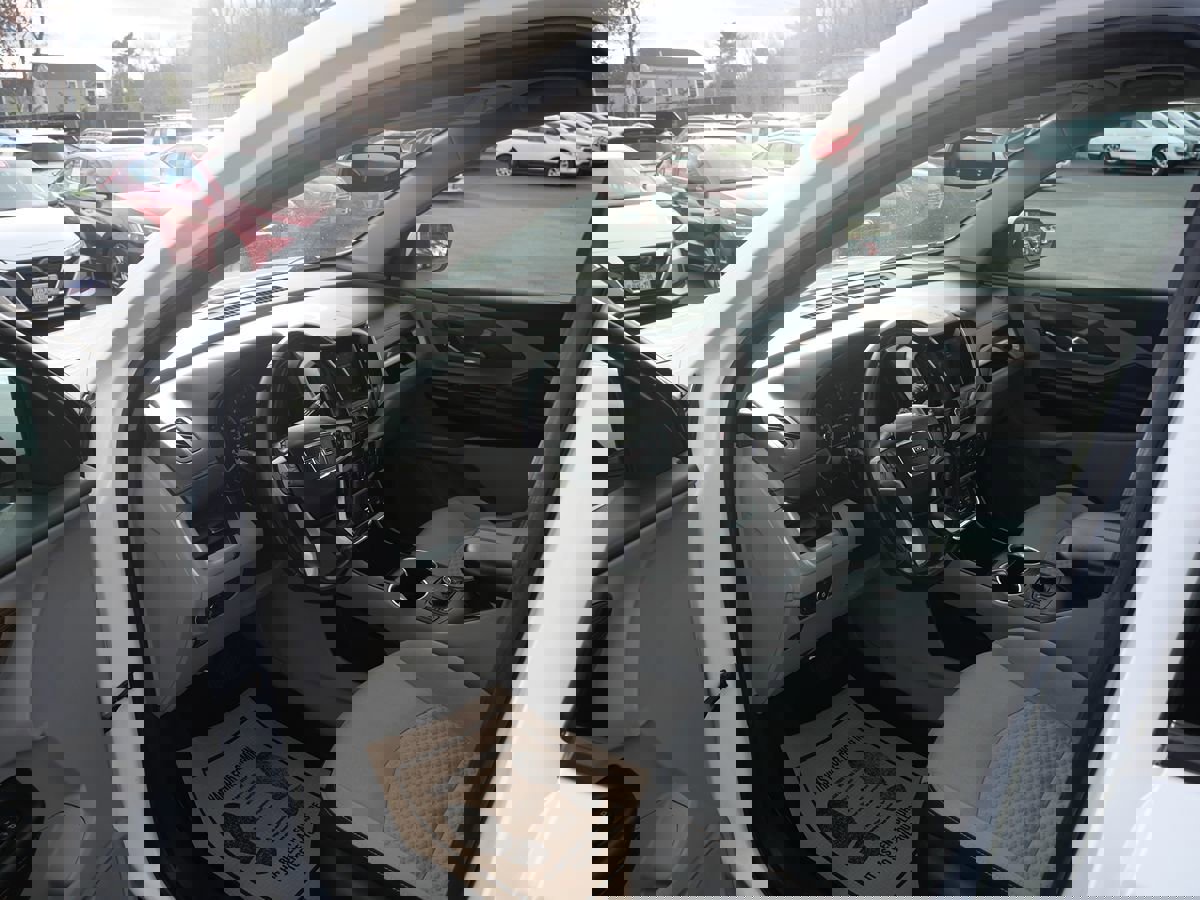 Used 2018 GMC Terrain SLE w/ Driver Convenience Package image 9