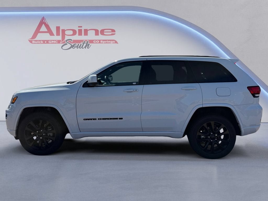 Used 2022 Jeep Grand Cherokee Laredo X AWD/4WD image 2