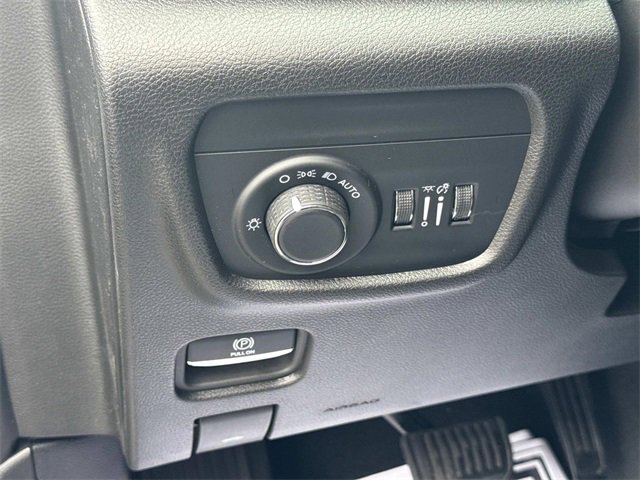 Used 2024 Jeep Grand Cherokee Laredo image 26