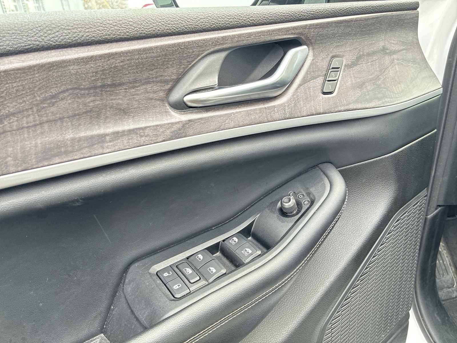 Used 2023 Jeep Grand Cherokee Limited image 23