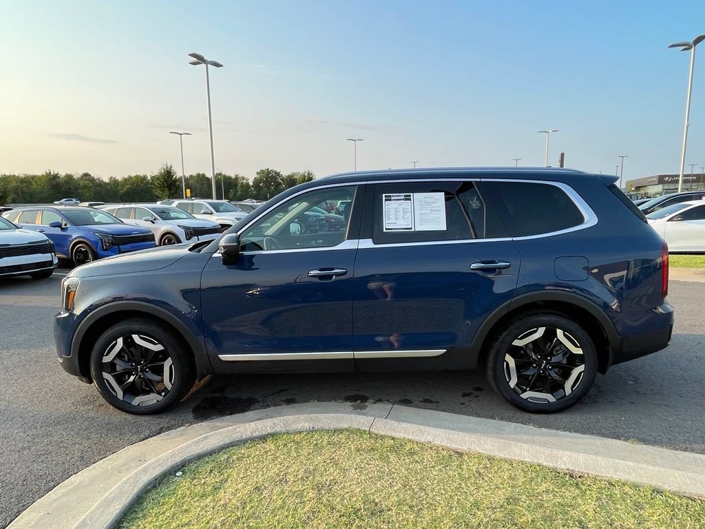 Certified 2023 Kia Telluride S w/ S Sunroof Package AWD/4WD image 4