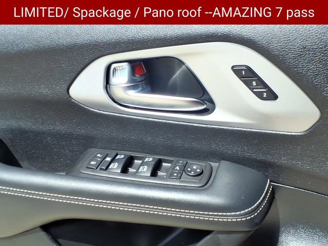 Used 2025 Chrysler Pacifica Limited FWD image 19