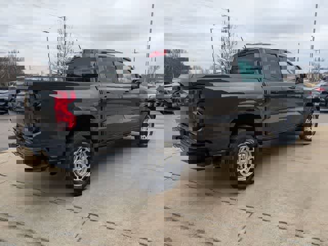 Used 2023 Chevrolet Colorado W/T image 9