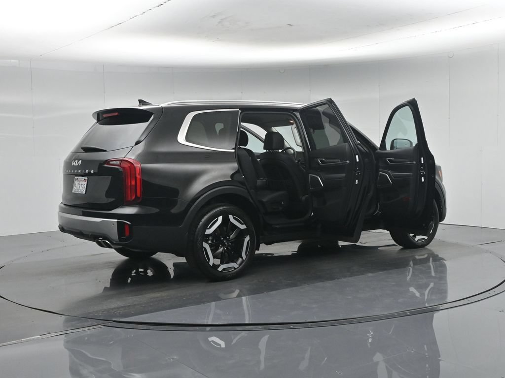 Used 2024 Kia Telluride S FWD image 5