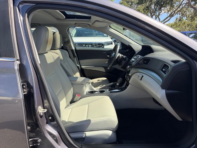 Used 2017 Acura ILX w/ AcuraWatch Plus Package FWD image 20