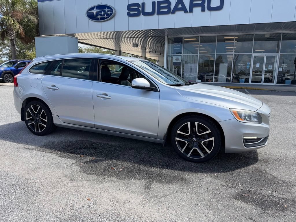 Used 2017 Volvo V60 T5 Premier w/ Convenience Package FWD image 1