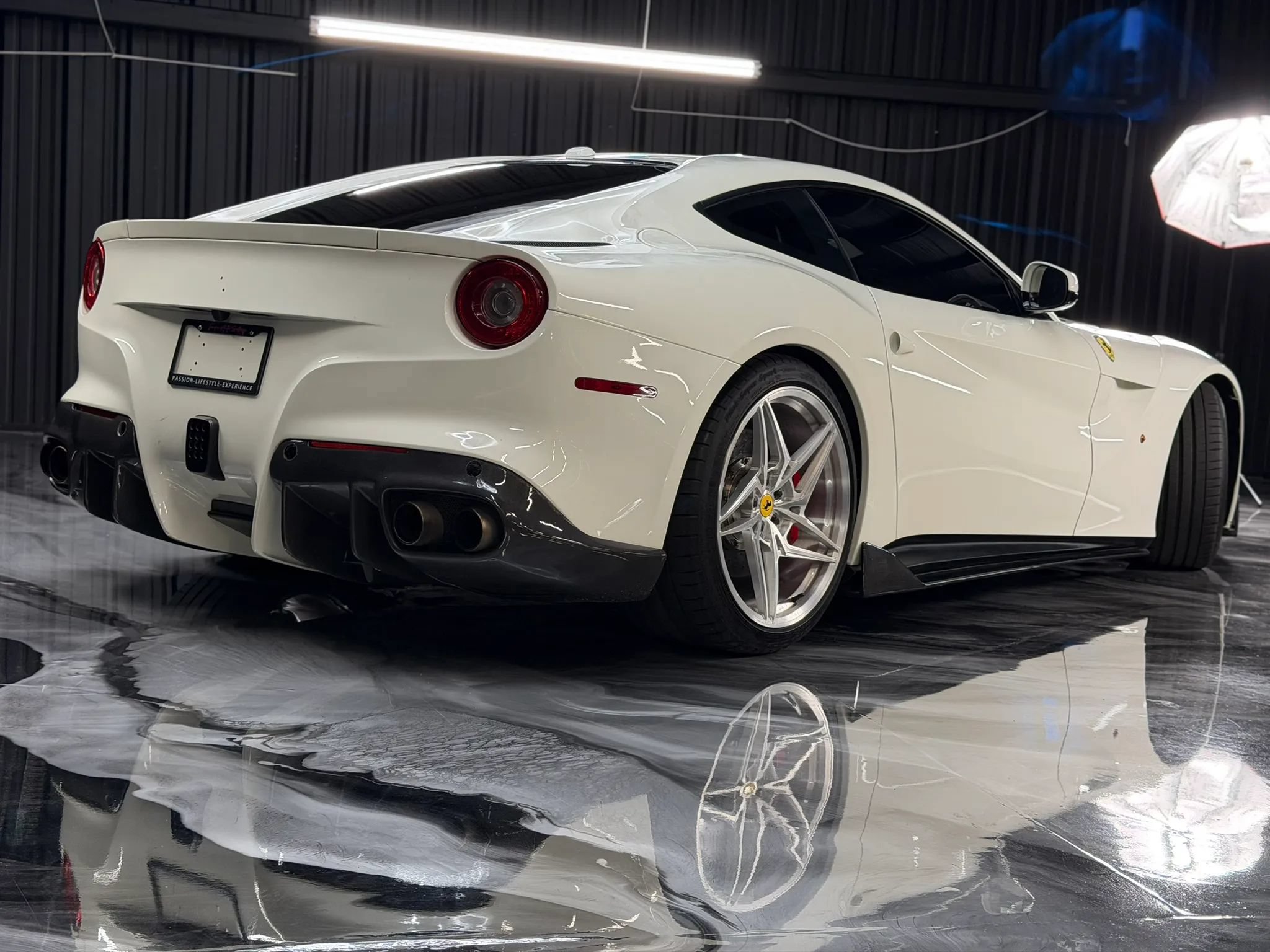 Used 2015 Ferrari F12 Berlinetta RWD image 22