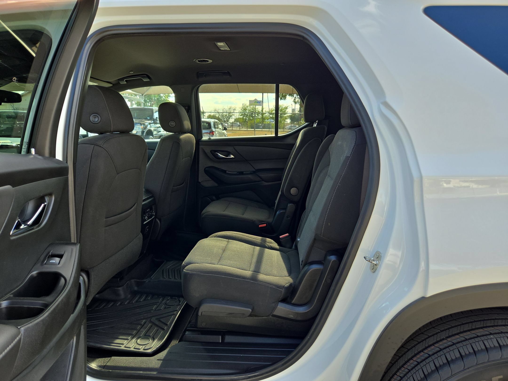 Certified 2023 Chevrolet Traverse LT FWD image 13