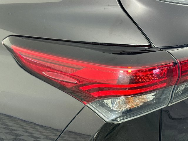 Used 2022 Toyota Highlander Limited FWD image 33