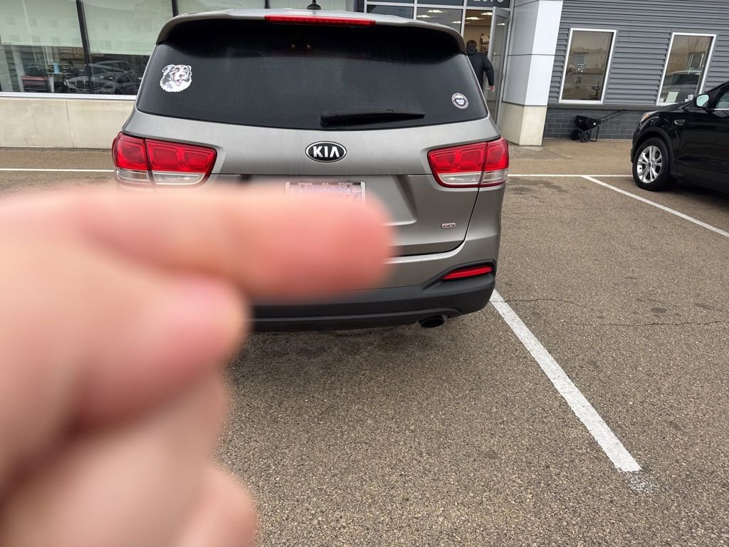 Used 2016 Kia Sorento L image 2