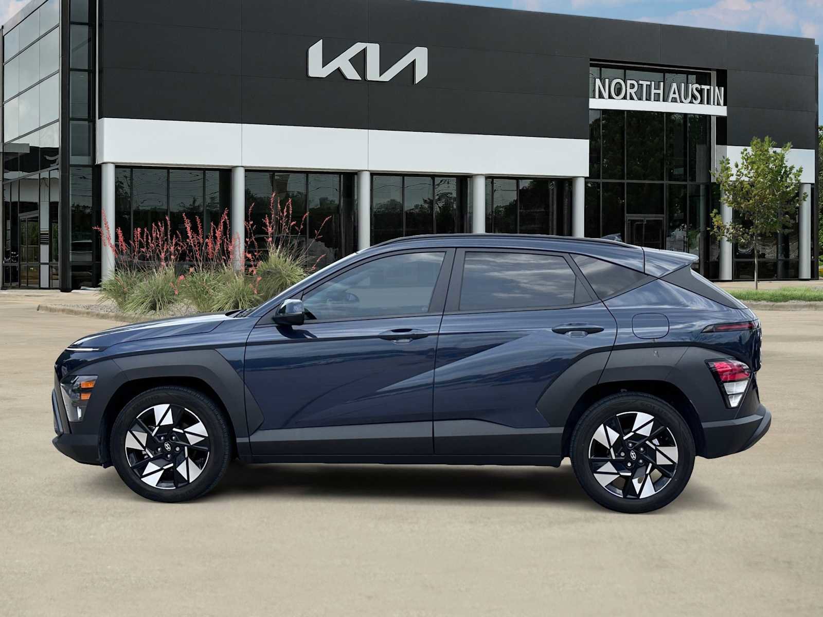 Used 2024 Hyundai Kona SEL FWD image 3