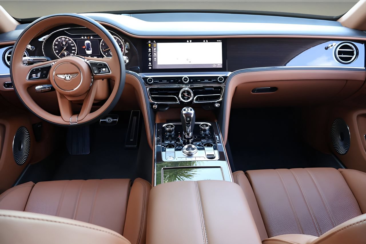 Used 2024 Bentley Flying Spur V8 AWD/4WD image 4