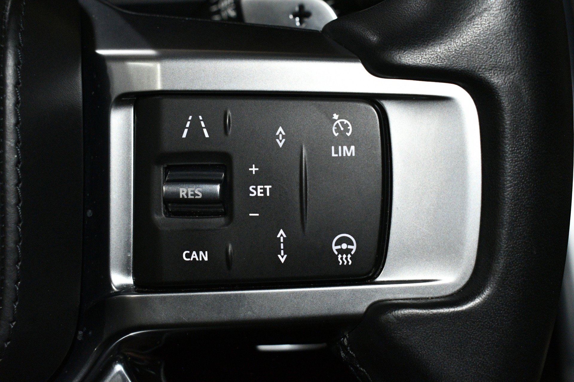 Used 2021 Land Rover Discovery HSE R-Dynamic AWD/4WD image 32