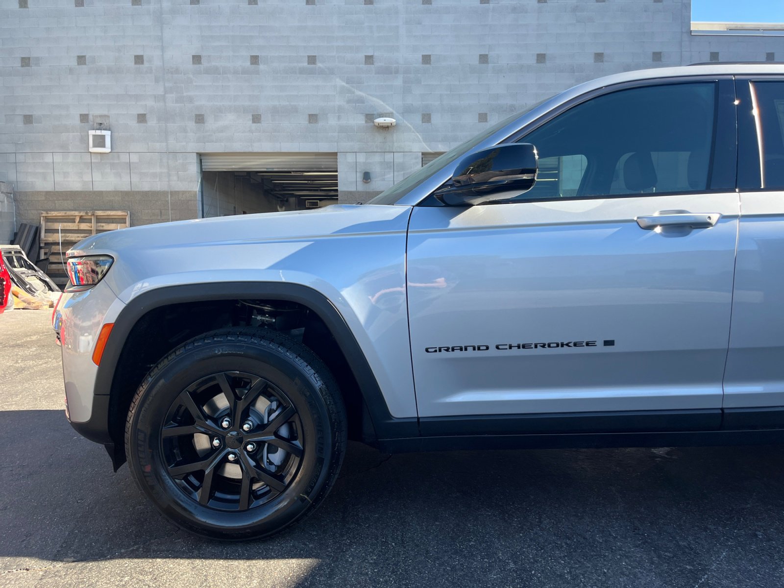 New 2026 Jeep Grand Cherokee Altitude AWD/4WD image 9