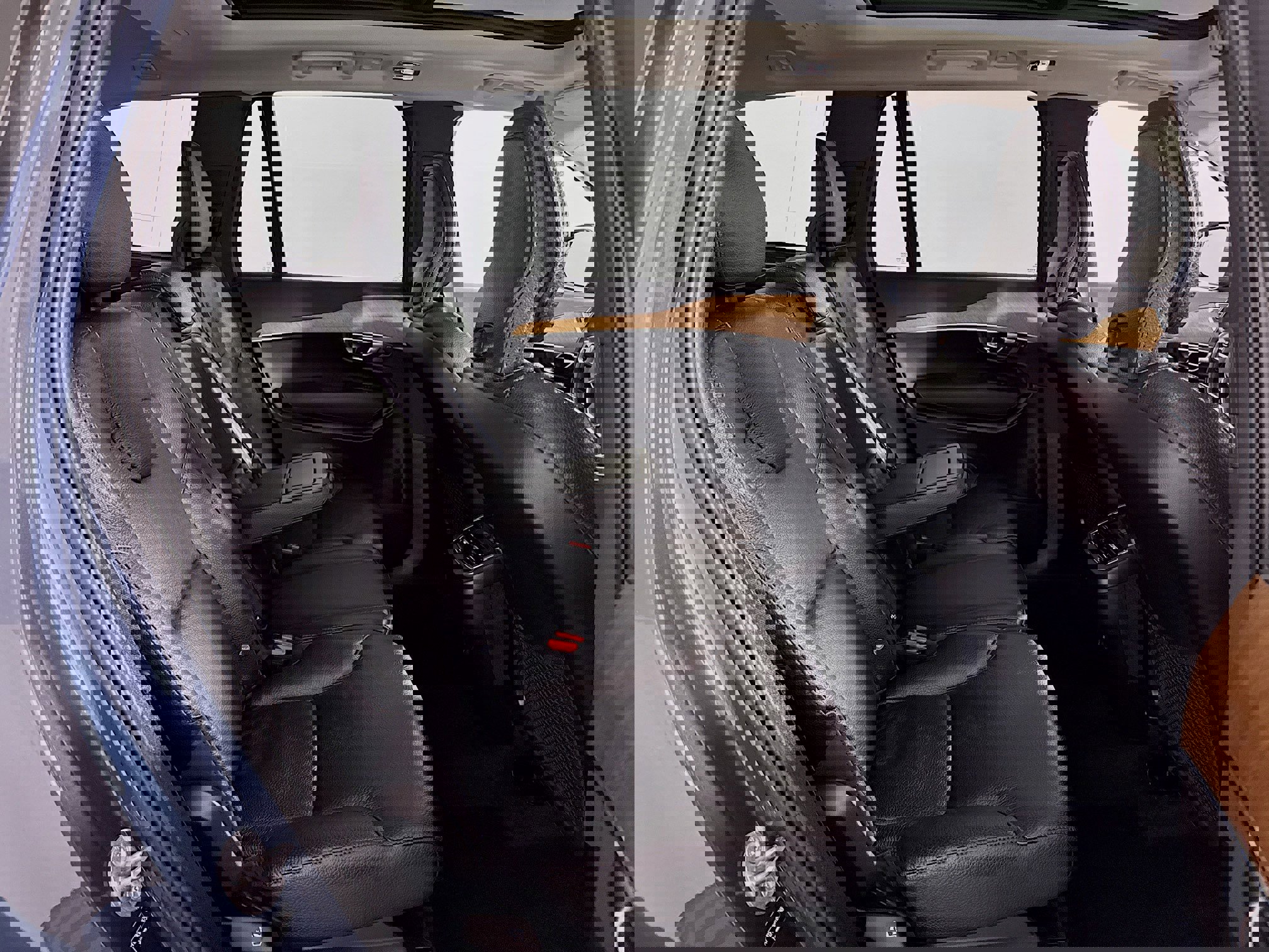 Used 2022 Volvo XC90 T5 Momentum image 40