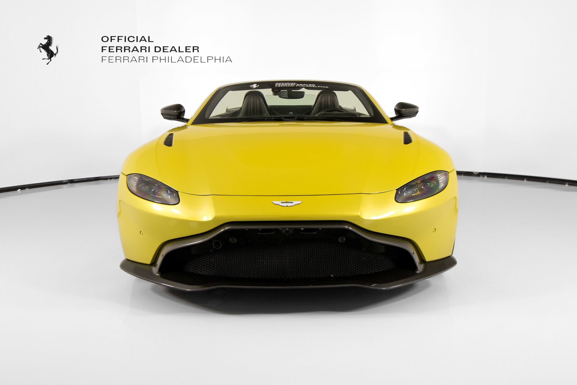 Used 2021 Aston Martin V8 Vantage Roadster image 2