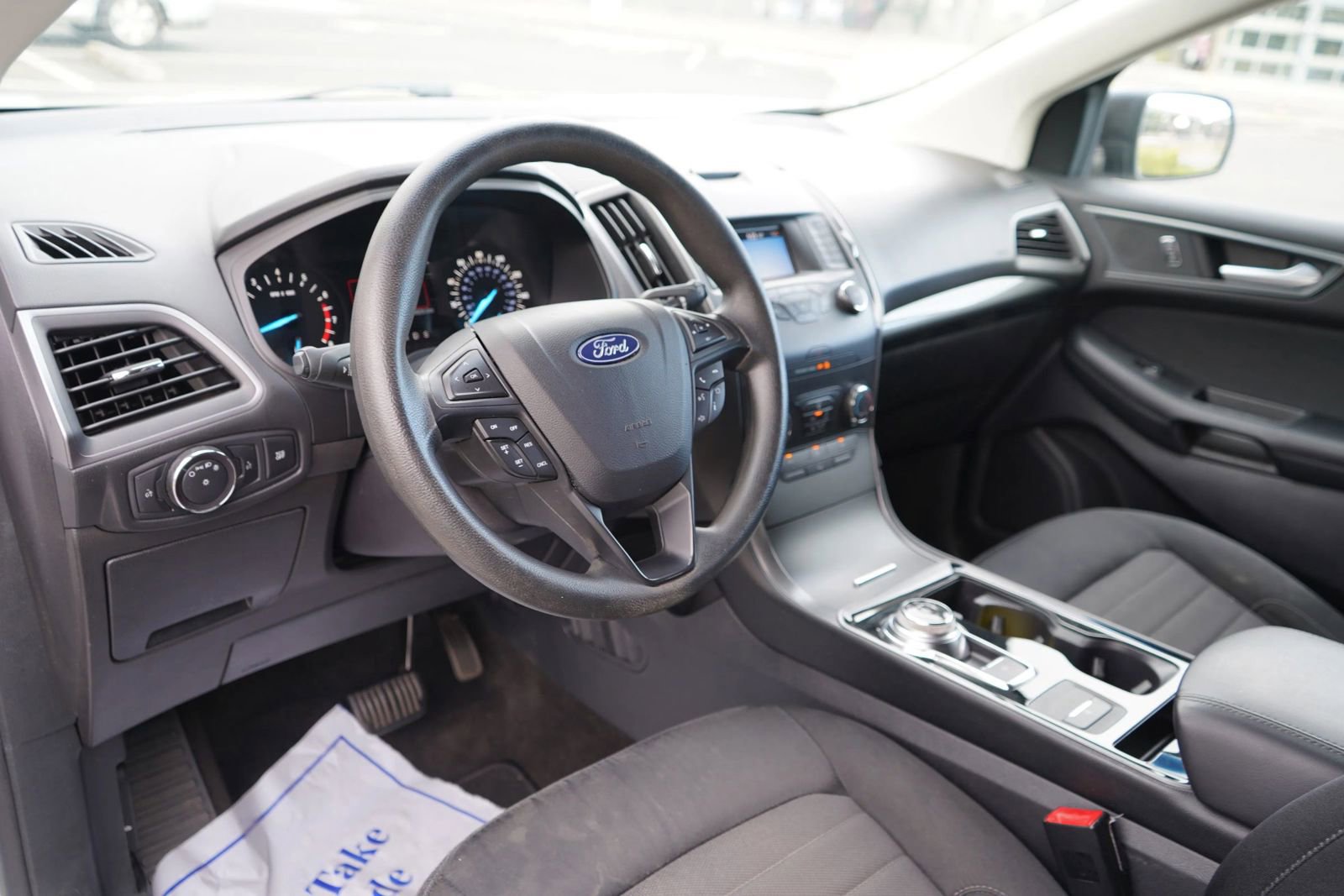 Used 2019 Ford Edge SE image 8