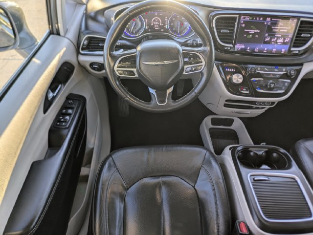 Used 2022 Chrysler Pacifica Touring-L FWD image 11