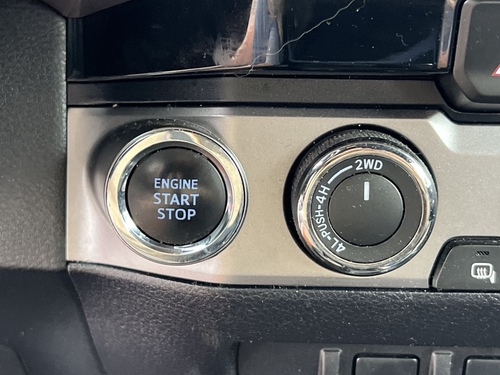 Used 2016 Toyota Tacoma Limited w/ Towing Package AWD/4WD image 31