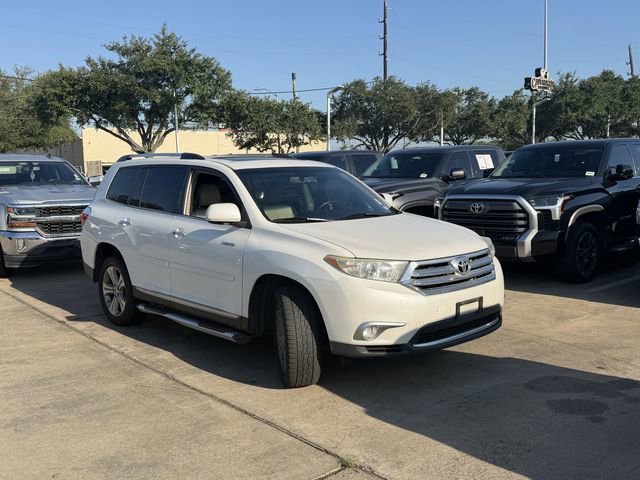 Used 2011 Toyota Highlander Limited w/ Tow Pkg FWD image 3