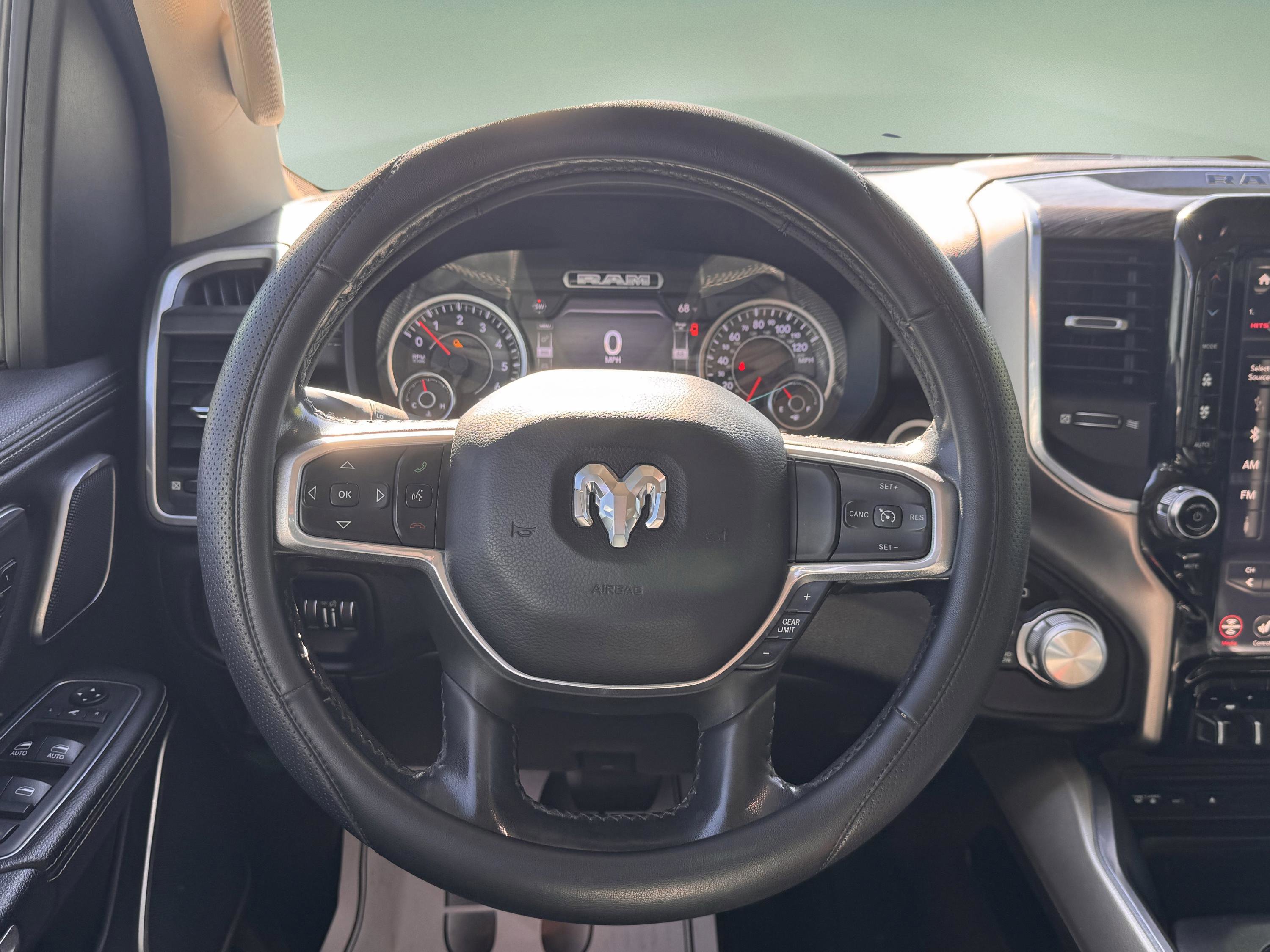 Used 2019 RAM 1500 Laramie AWD/4WD image 17