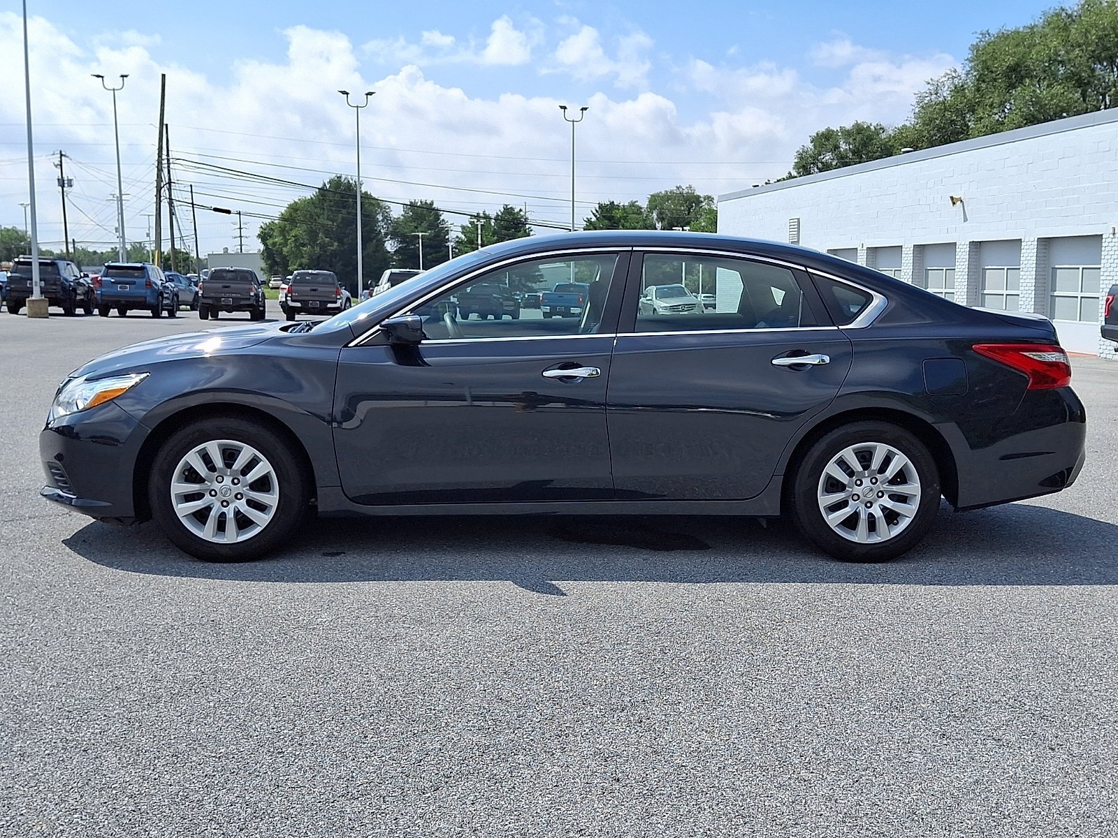Used 2017 Nissan Altima 2.5 S w/ Power Driver Seat Package FWD image 4