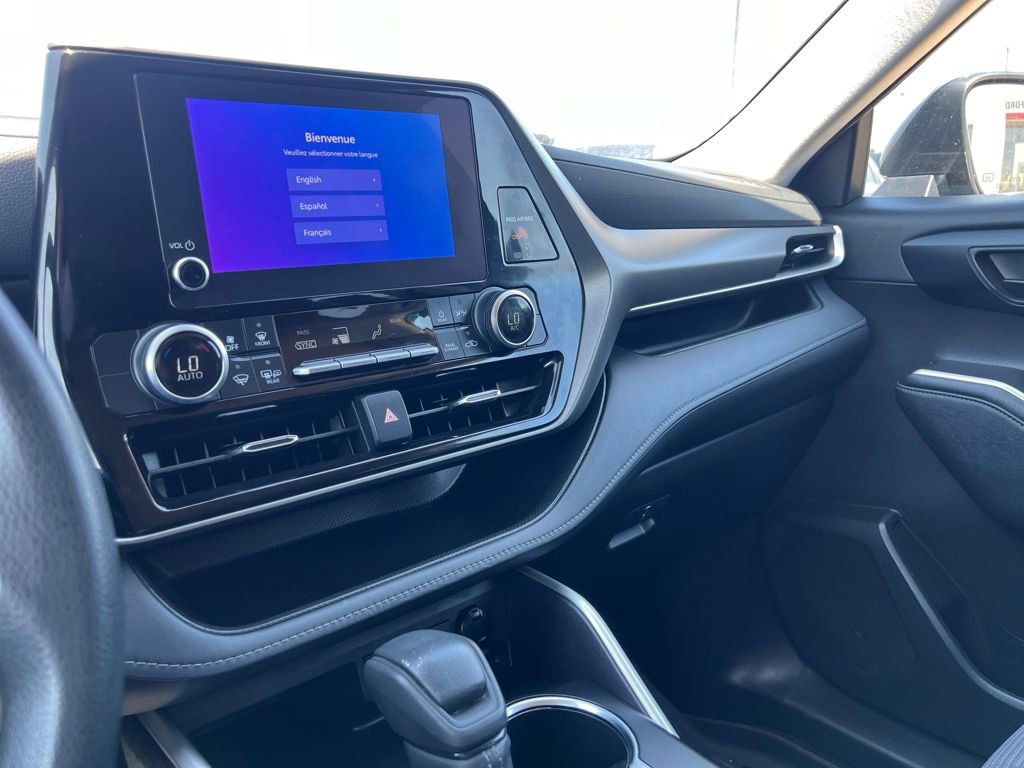 Used 2023 Toyota Highlander L image 15