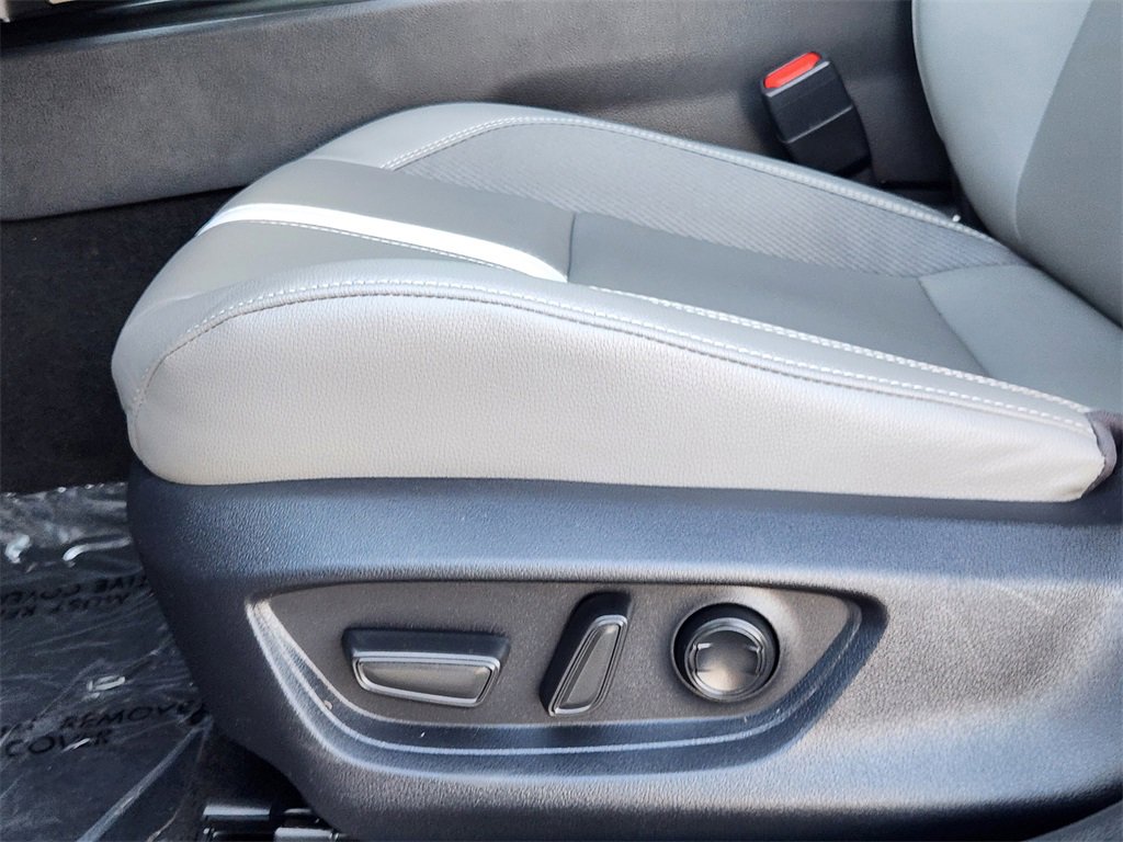 Used 2025 Toyota Camry SE image 18