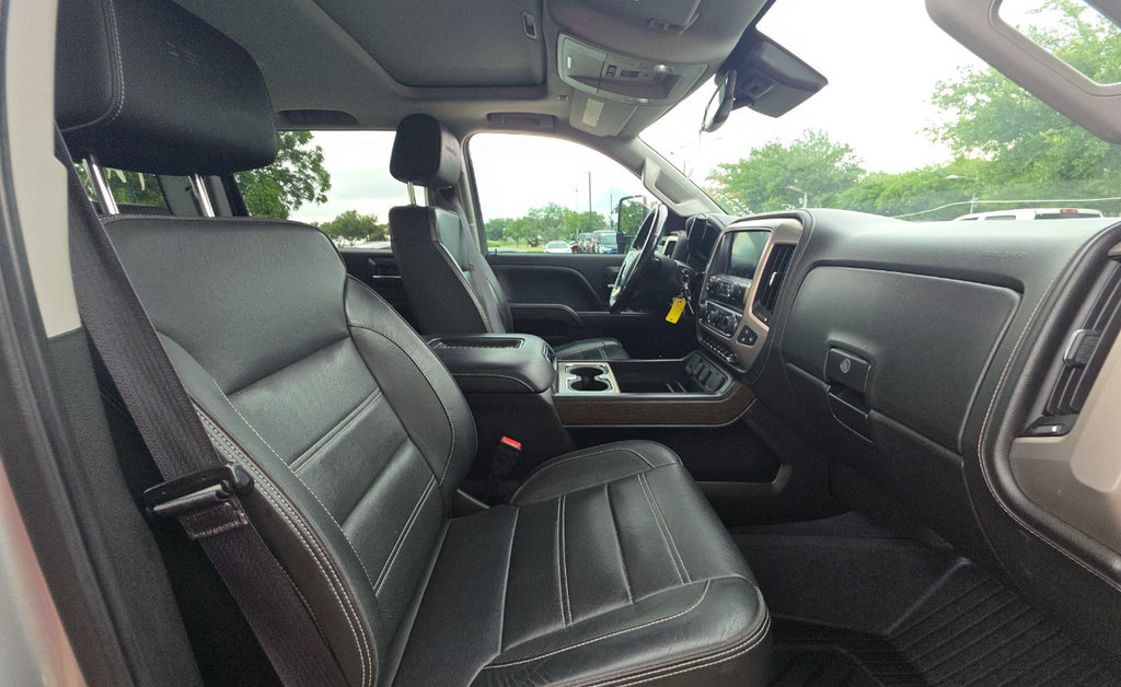 Used 2019 GMC Sierra 2500 Denali w/ Duramax Plus Package AWD/4WD image 16