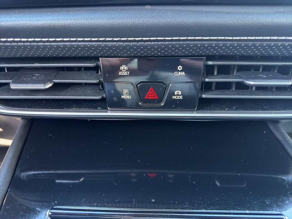 Used 2025 Volkswagen Atlas Cross Sport SEL R-Line image 26