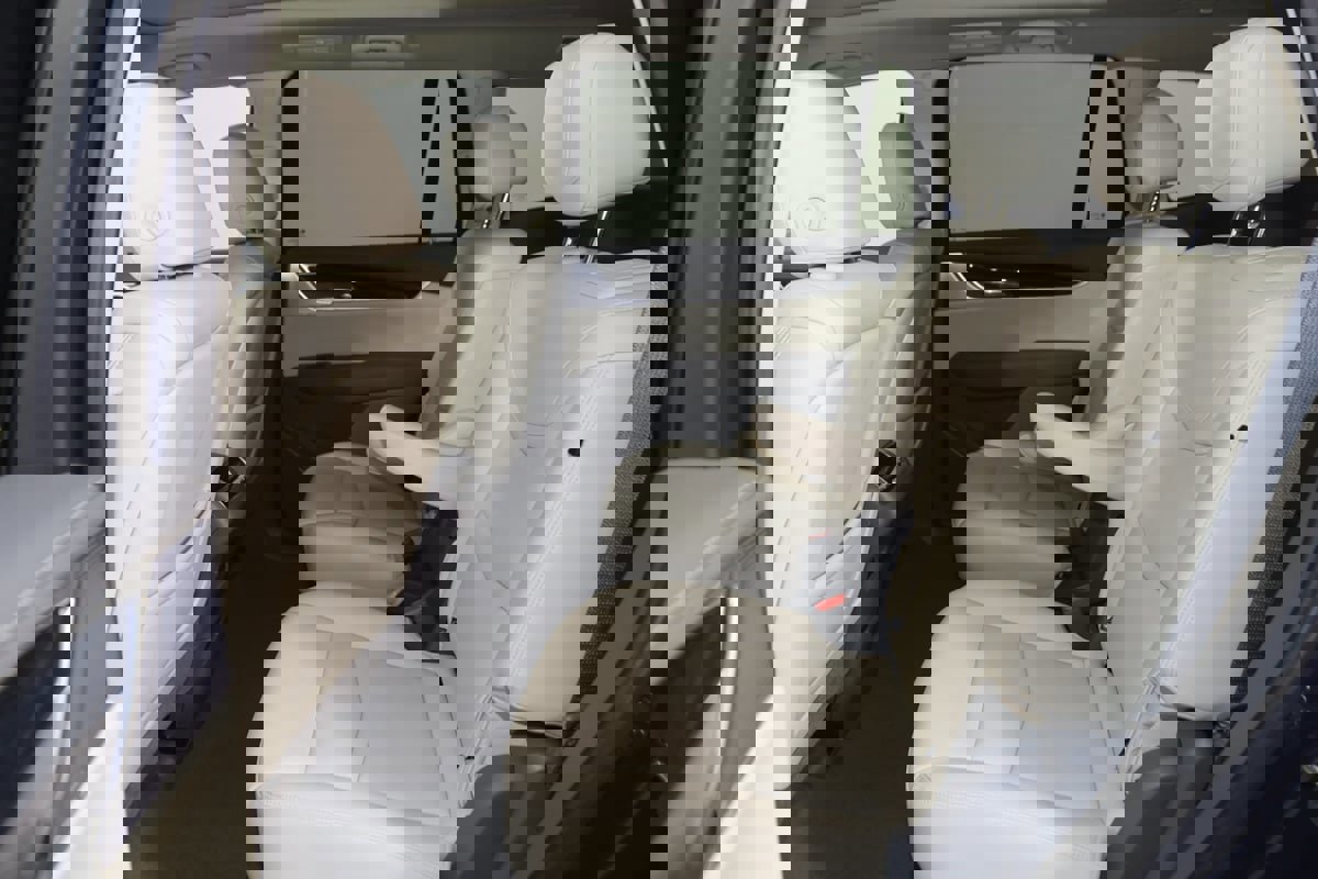 Used 2024 Cadillac XT6 Premium Luxury w/ Technology Package image 38