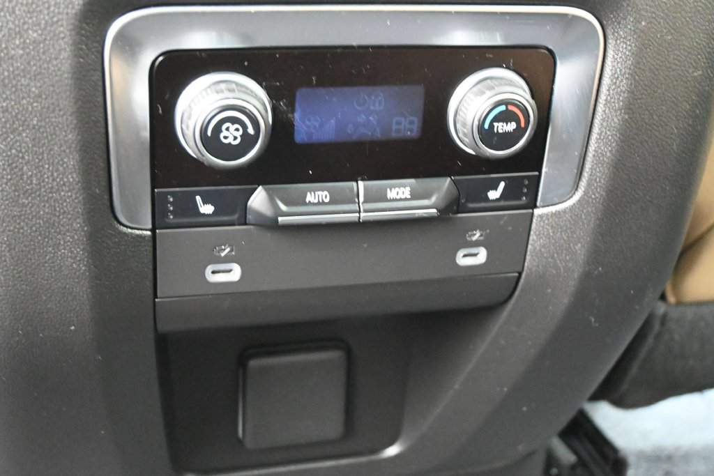 Used 2024 Chevrolet Tahoe Premier RWD image 18