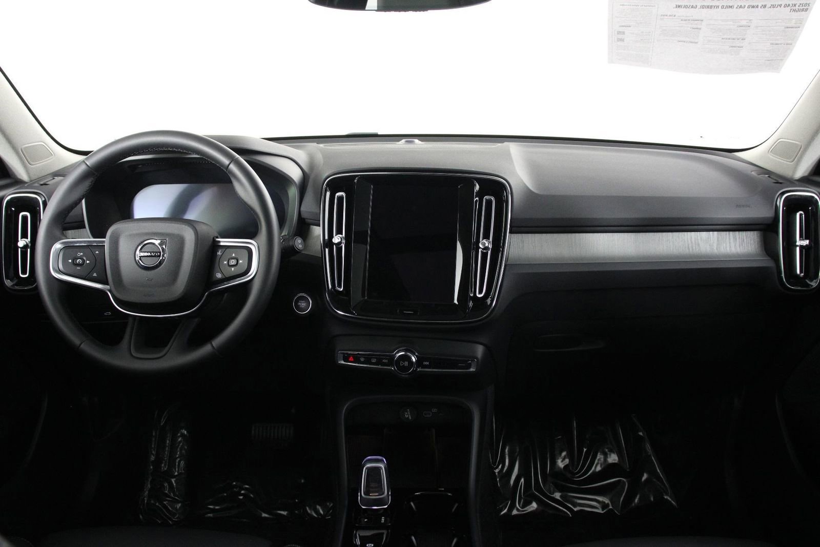 Certified 2025 Volvo XC40 B5 Plus image 7