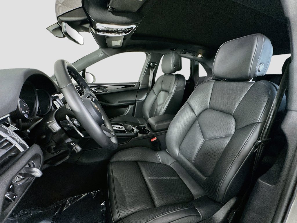 Certified 2023 Porsche Macan AWD/4WD image 5
