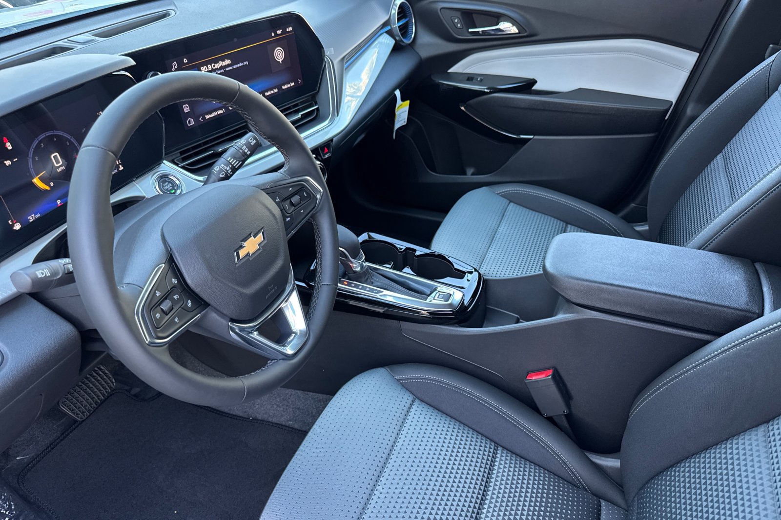 New 2026 Chevrolet Trax LT w/ LT Convenience Package FWD image 9