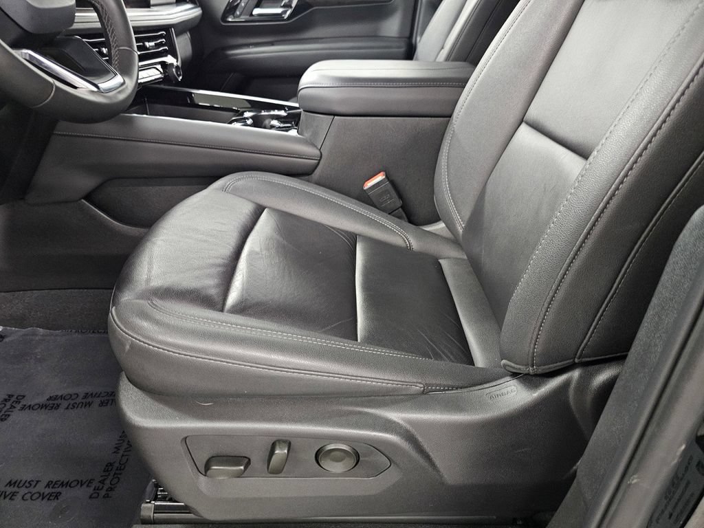 Used 2025 Chevrolet Tahoe LT AWD/4WD image 13