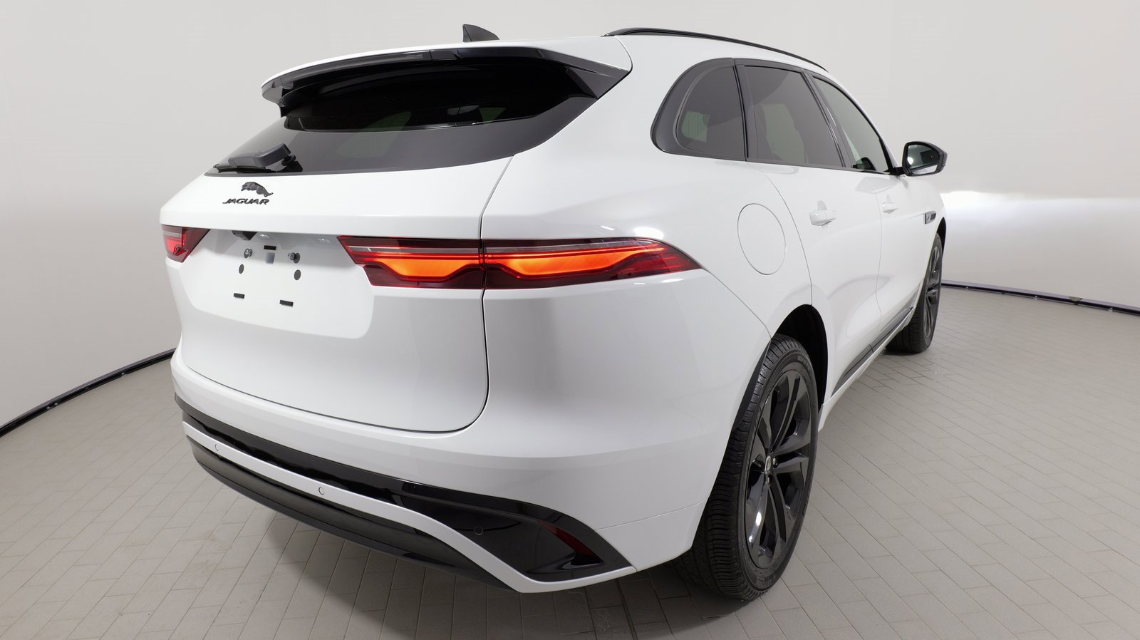 Used 2025 Jaguar F-PACE R-Dynamic S image 25
