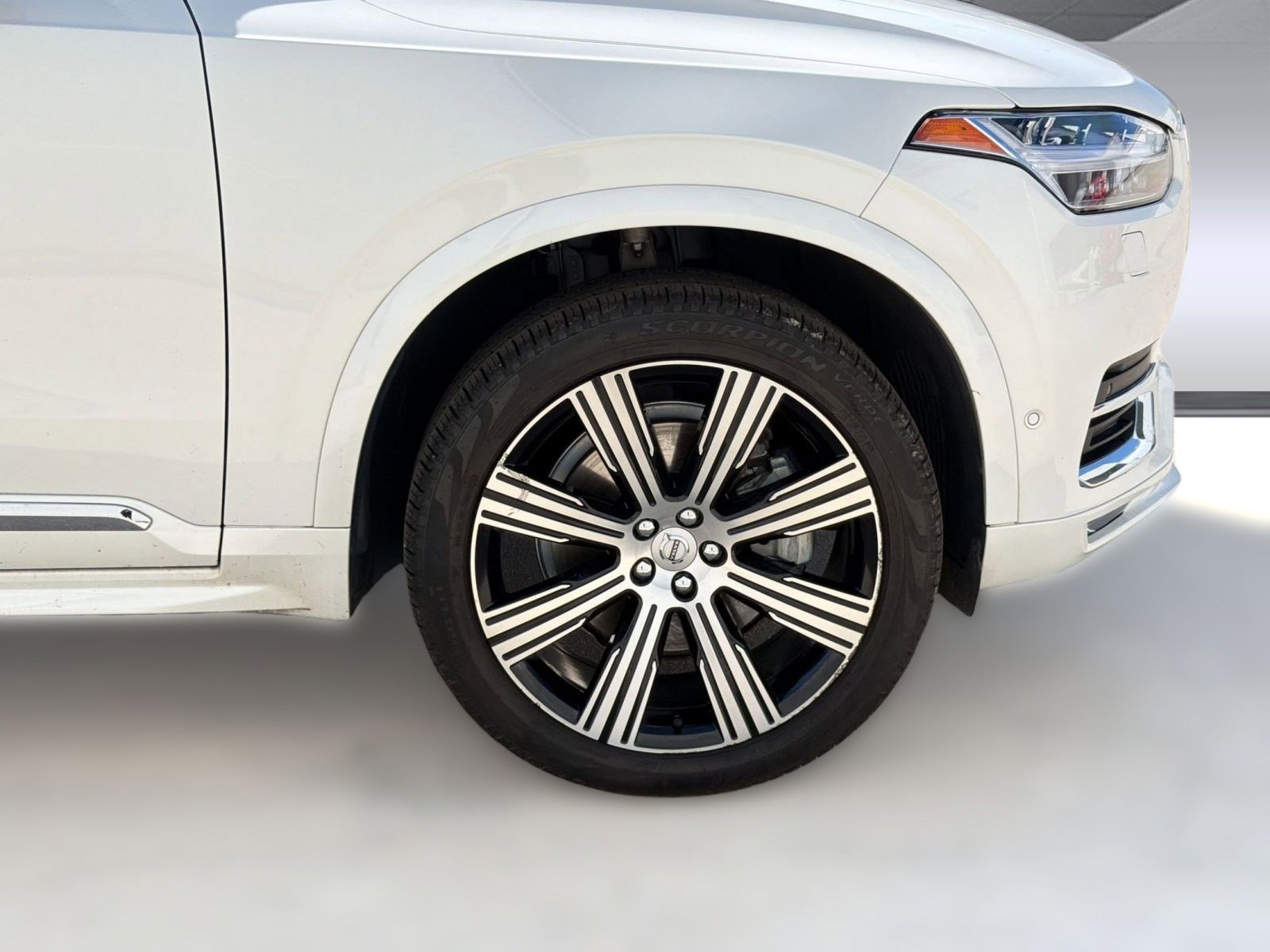 Used 2024 Volvo XC90 B6 Plus w/ Protection Package Premier AWD/4WD image 11