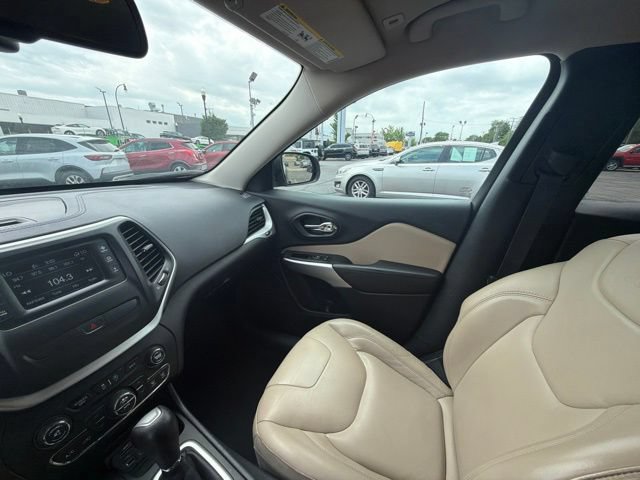 Used 2018 Jeep Cherokee Latitude w/ North All-Season Group AWD/4WD image 23