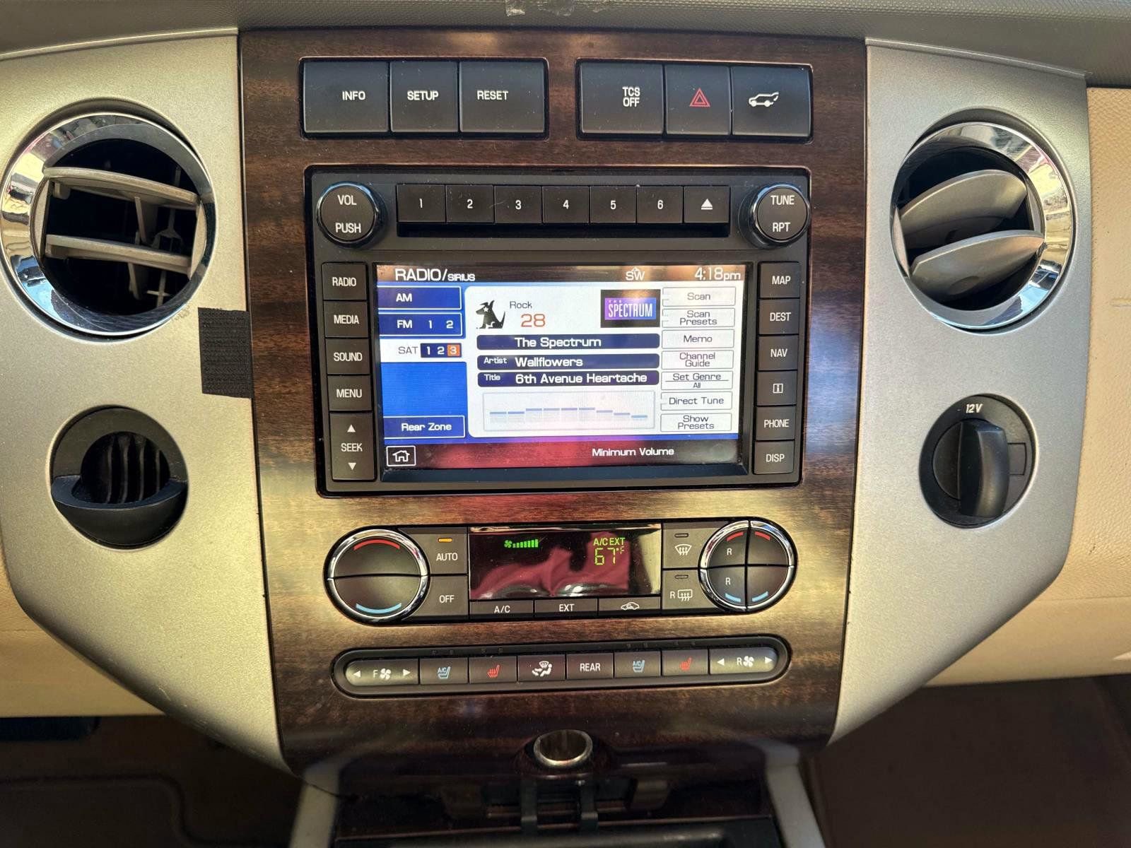 Used 2013 Ford Expedition XLT image 25