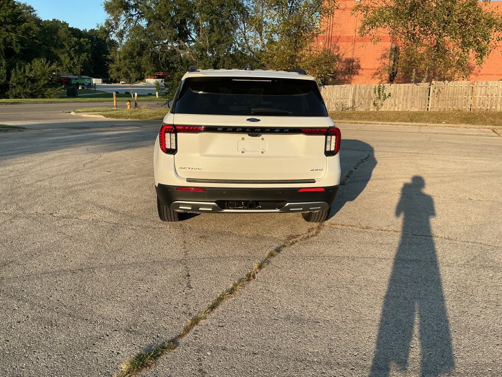 New 2026 Ford Explorer Active w/ Active Comfort Package AWD/4WD image 4